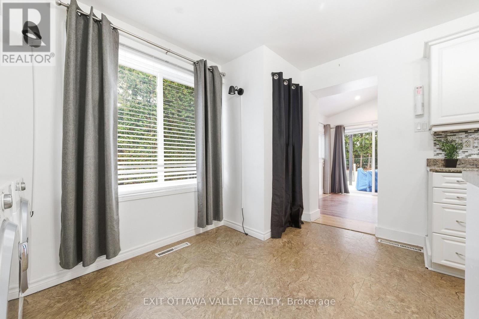 79 Doran Street, Petawawa, Ontario  K8H 1R3 - Photo 28 - X12586102