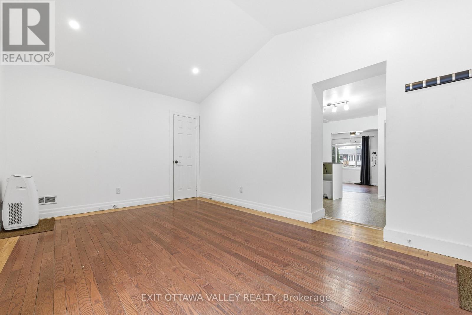 79 Doran Street, Petawawa, Ontario  K8H 1R3 - Photo 32 - X12586102