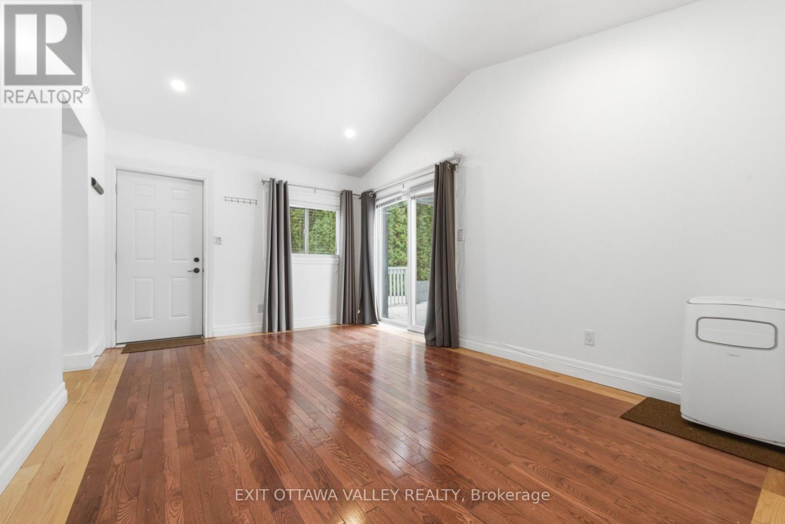 79 Doran Street, Petawawa, Ontario  K8H 1R3 - Photo 33 - X12586102