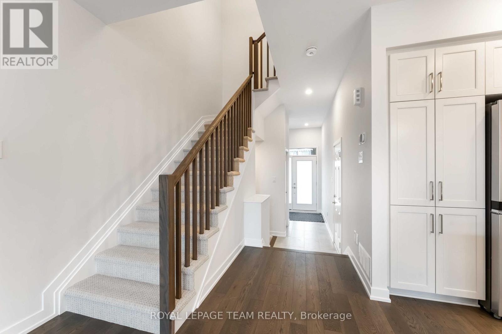 91 Gartersnake Way, Ottawa, Ontario  K1X 0J6 - Photo 3 - X12587556