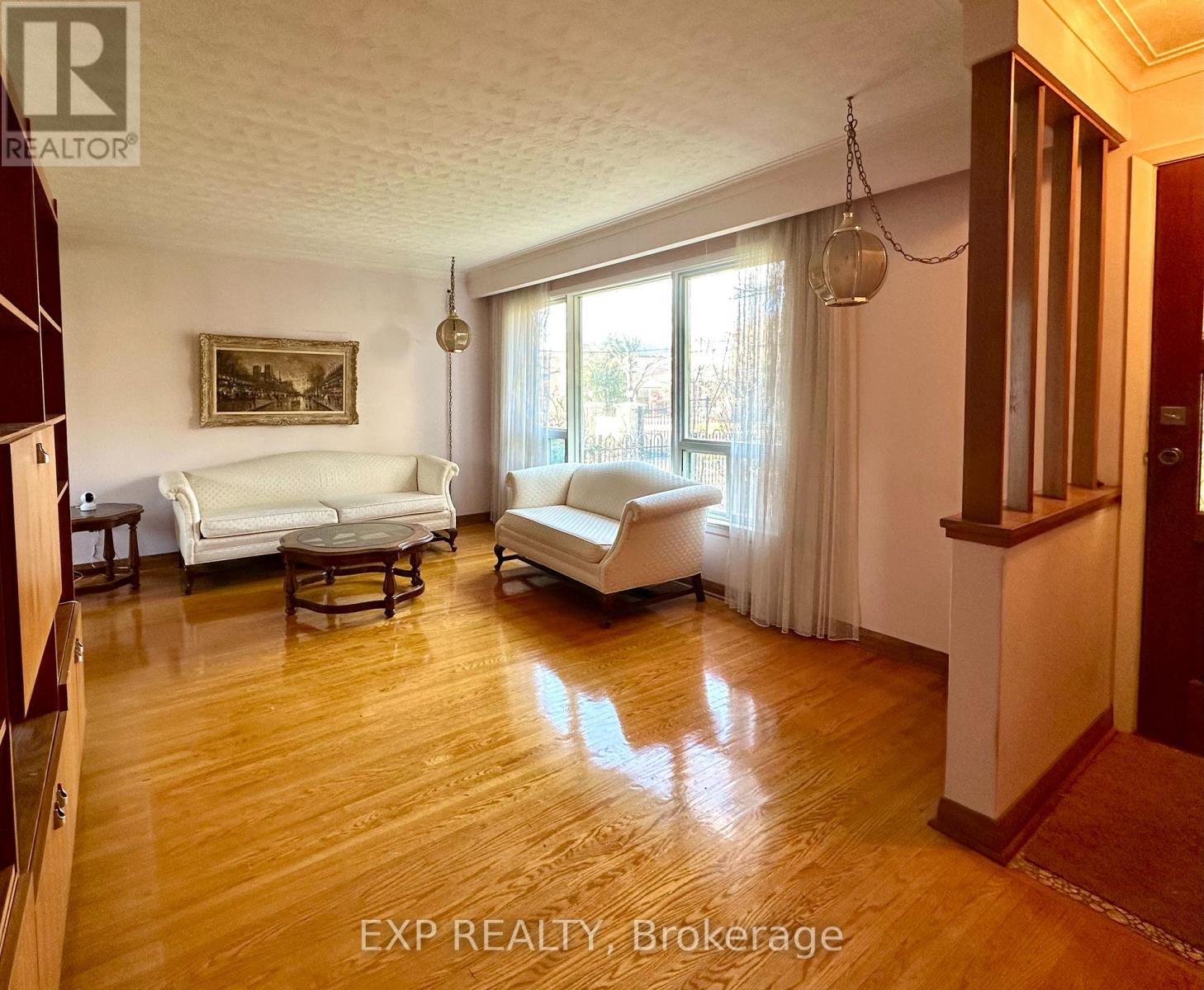 69 Edgar Avenue, Richmond Hill, Ontario  L4C 6K2 - Photo 5 - N12532372