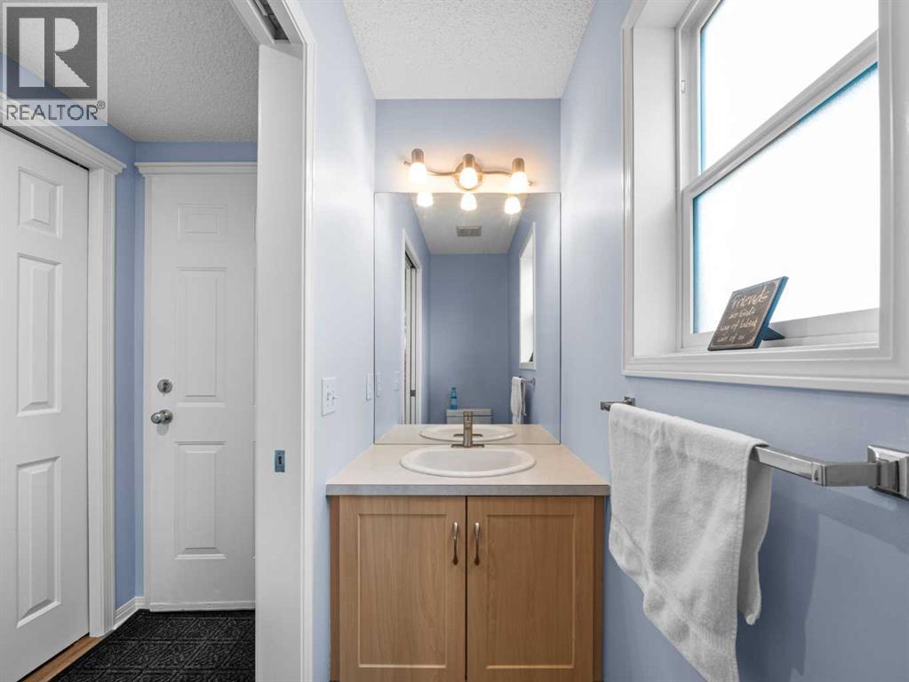 104 Rocky Ridge Heath Nw, Calgary, Alberta  T3G 4Z8 - Photo 12 - A2261861