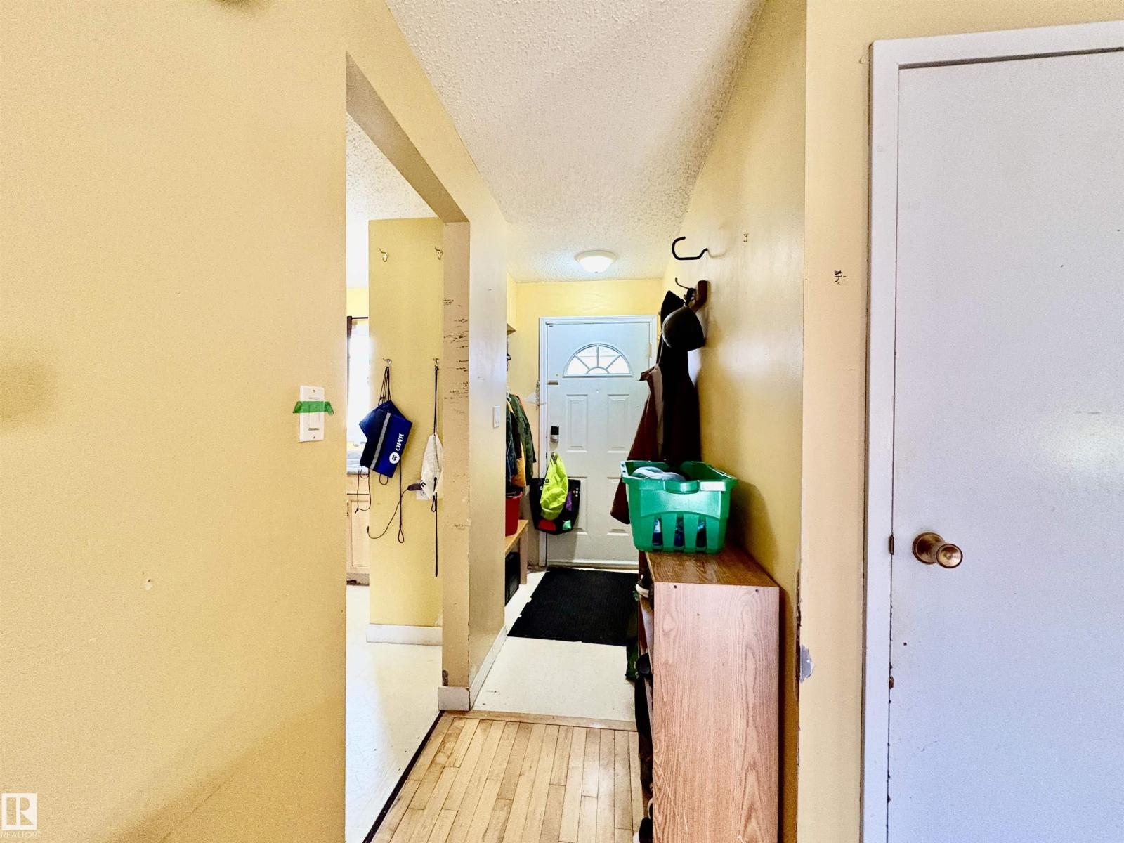 180 Centennial Ct Nw, Edmonton, Alberta  T5P 4H5 - Photo 4 - E4467053