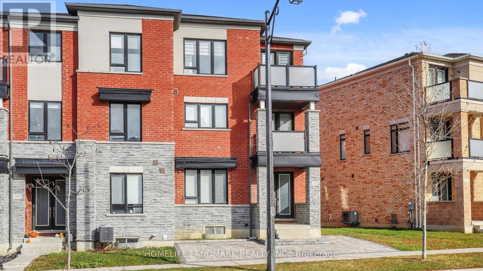 393 William Graham Drive, Aurora, Ontario  L4G 0Z9 - Photo 2 - N12587564