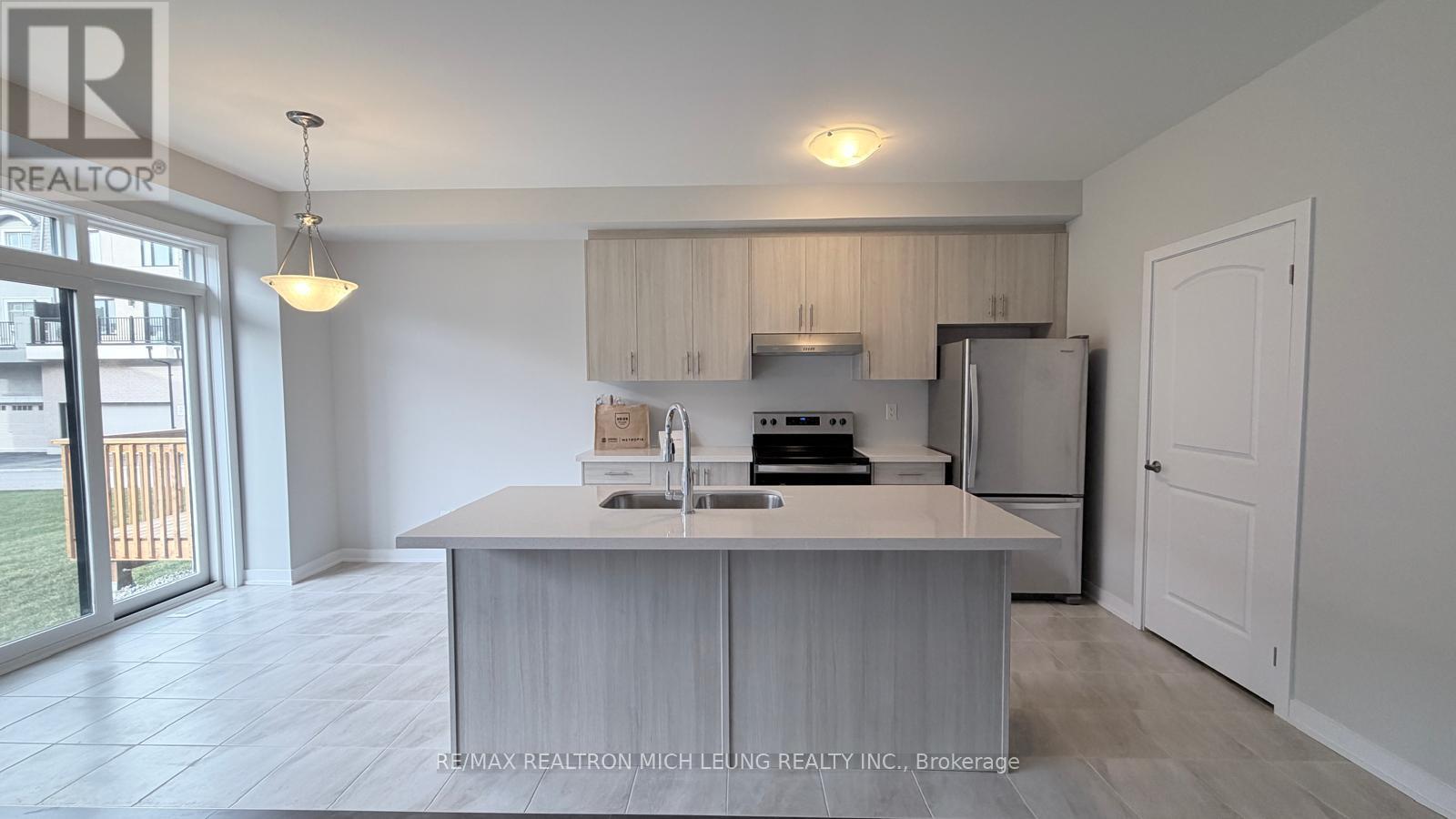 16 Harvey Bunker Crescent, Markham, Ontario  L6C 3M7 - Photo 2 - N12587590