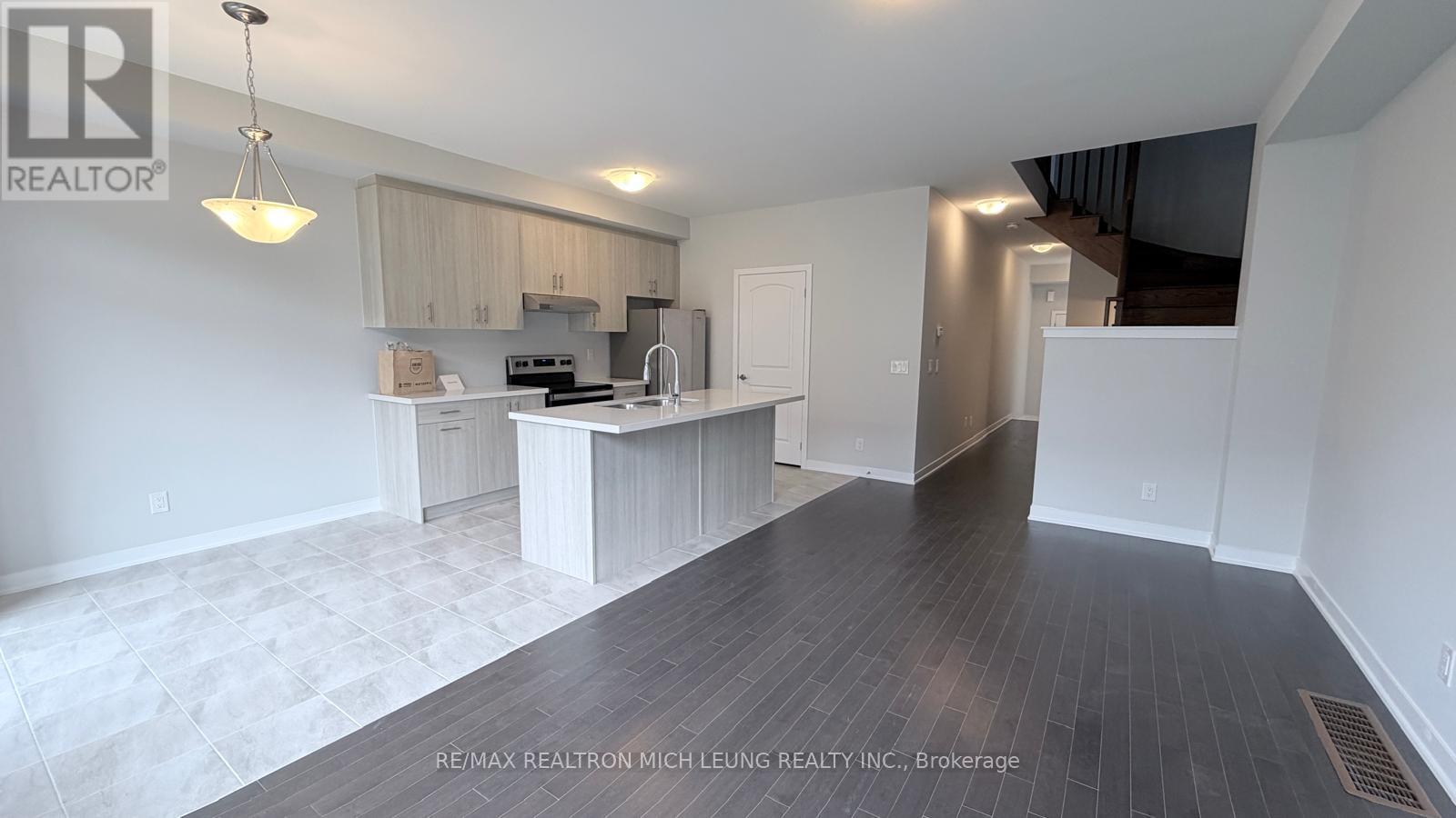 16 Harvey Bunker Crescent, Markham, Ontario  L6C 3M7 - Photo 7 - N12587590