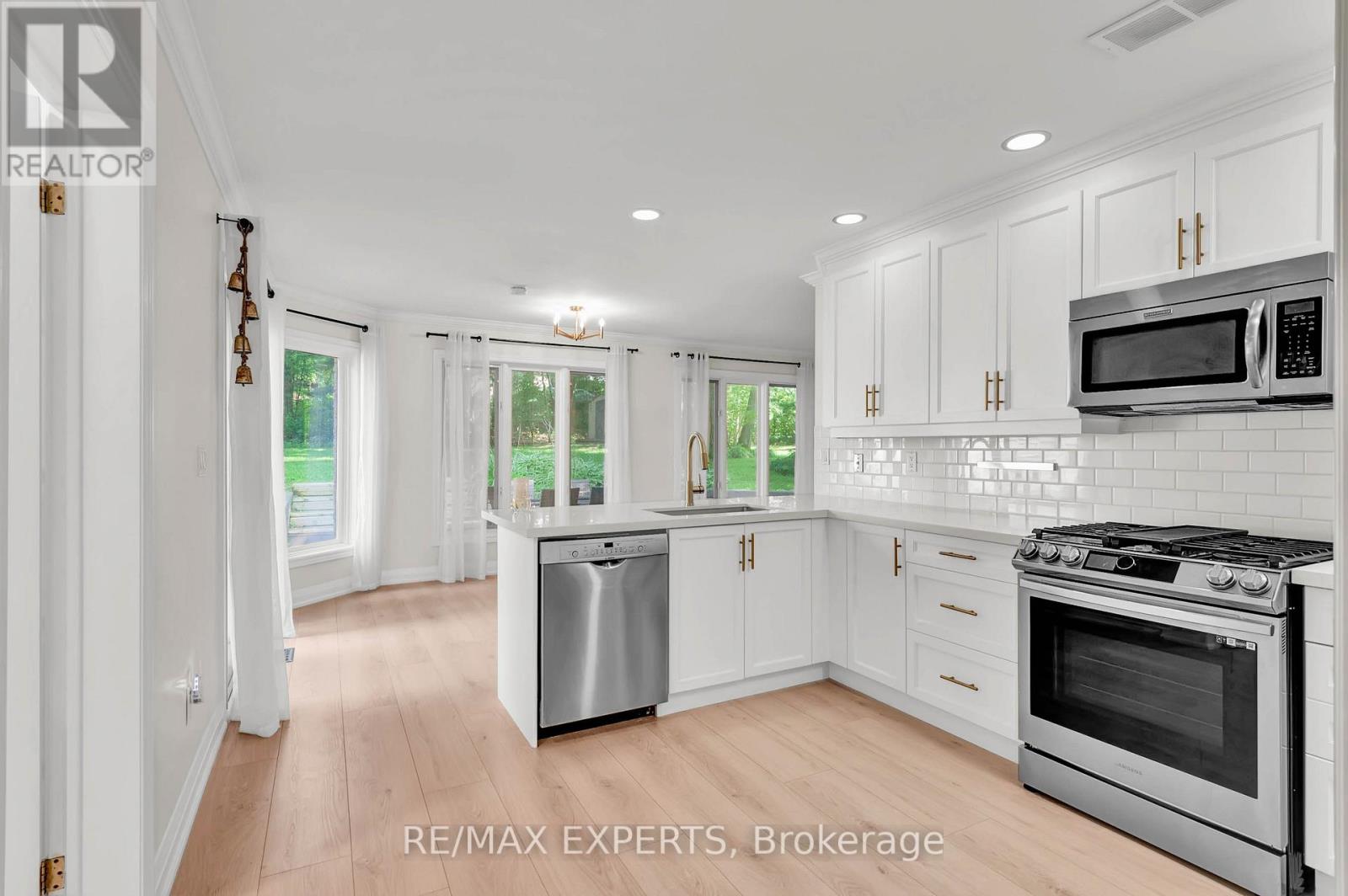 14 Alana Drive, Springwater, Ontario  L9X 0S2 - Photo 10 - S12587550