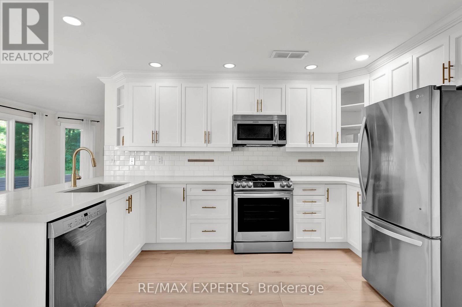 14 Alana Drive, Springwater, Ontario  L9X 0S2 - Photo 11 - S12587550