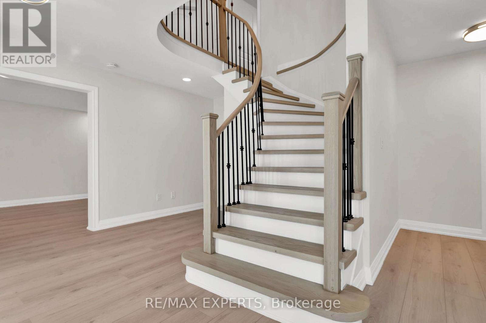 14 Alana Drive, Springwater, Ontario  L9X 0S2 - Photo 18 - S12587550