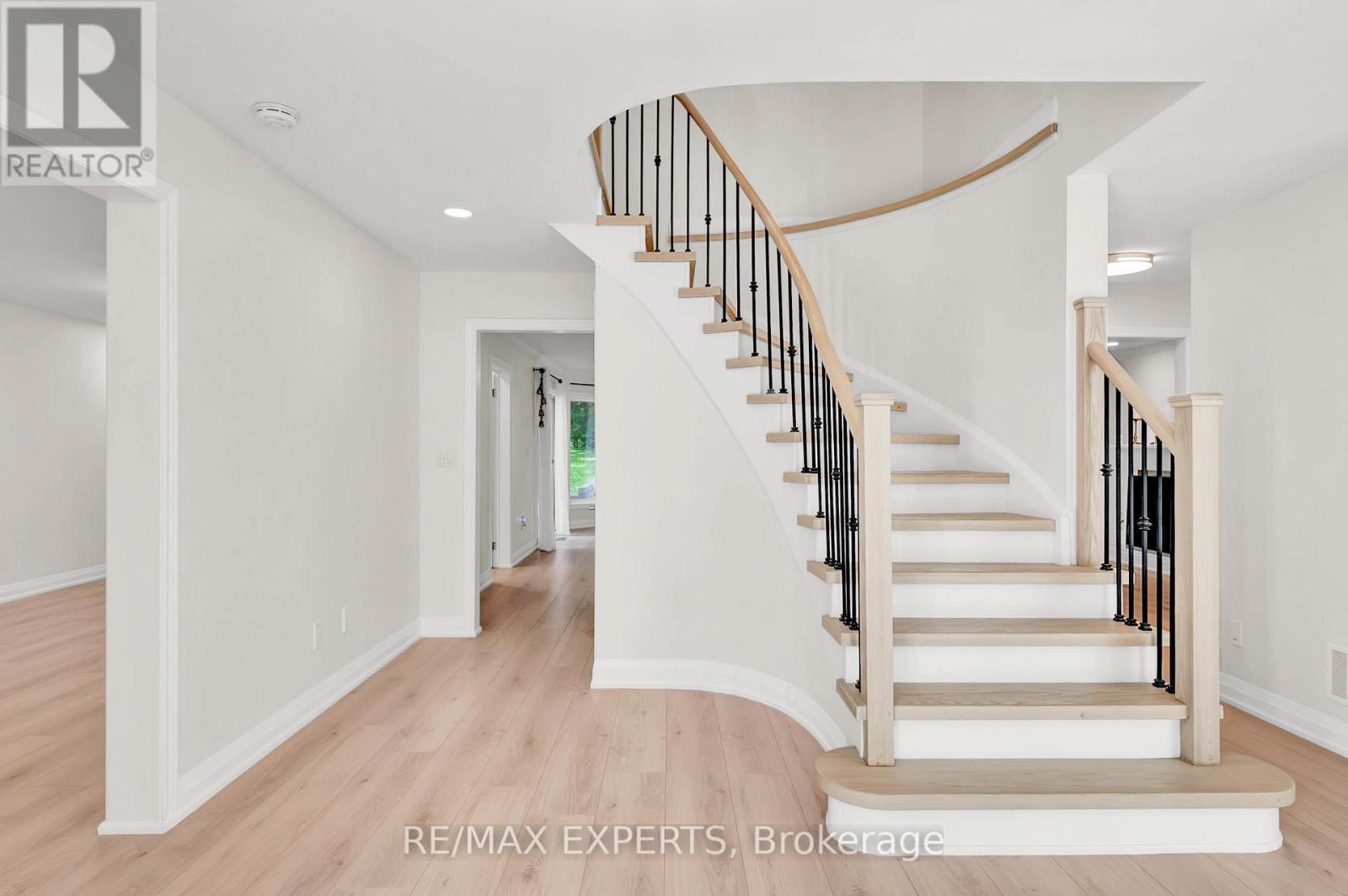 14 Alana Drive, Springwater, Ontario  L9X 0S2 - Photo 5 - S12587550