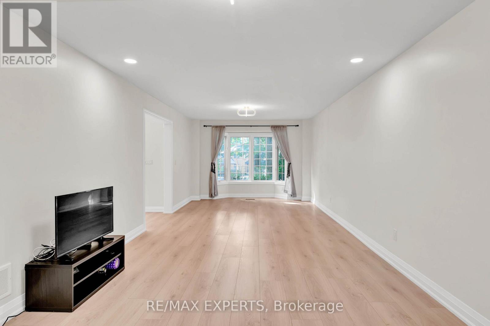 14 Alana Drive, Springwater, Ontario  L9X 0S2 - Photo 7 - S12587550