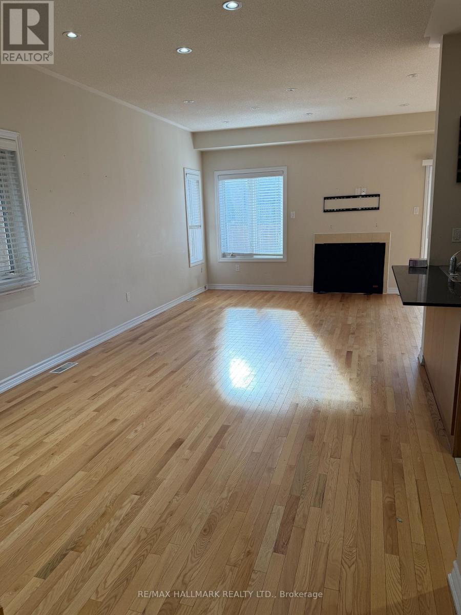 74 Lloyd Crescent, Brampton, Ontario L7A 4J6 - Photo 3 - W12587546