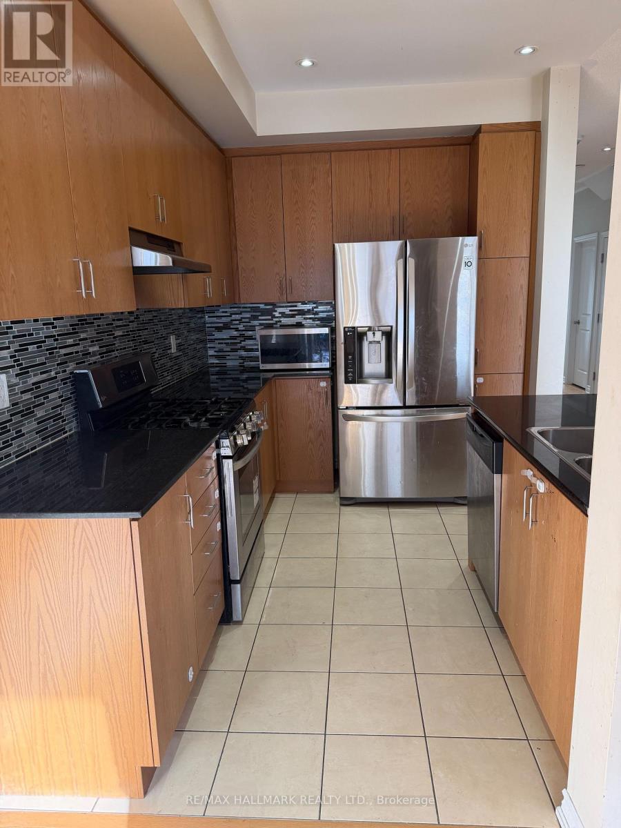 74 Lloyd Crescent, Brampton, Ontario L7A 4J6 - Photo 4 - W12587546