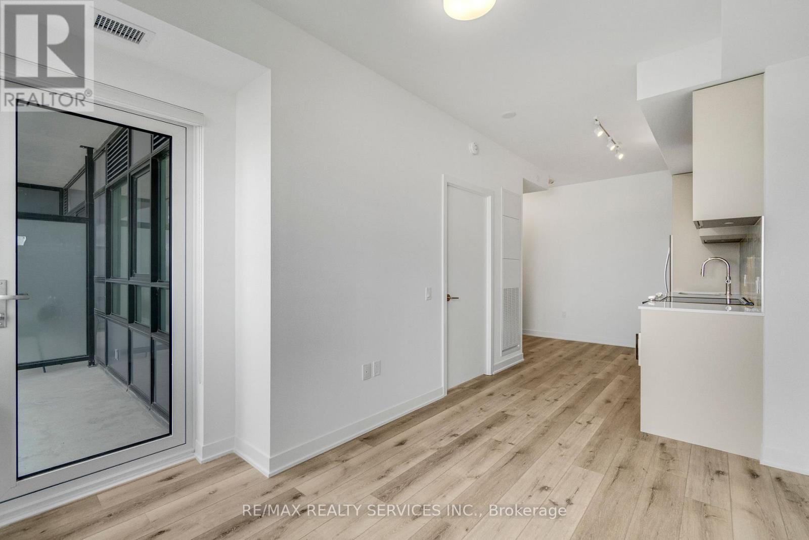 628 - 395 Dundas Street W, Oakville, Ontario  L6M 5R8 - Photo 10 - W12587560