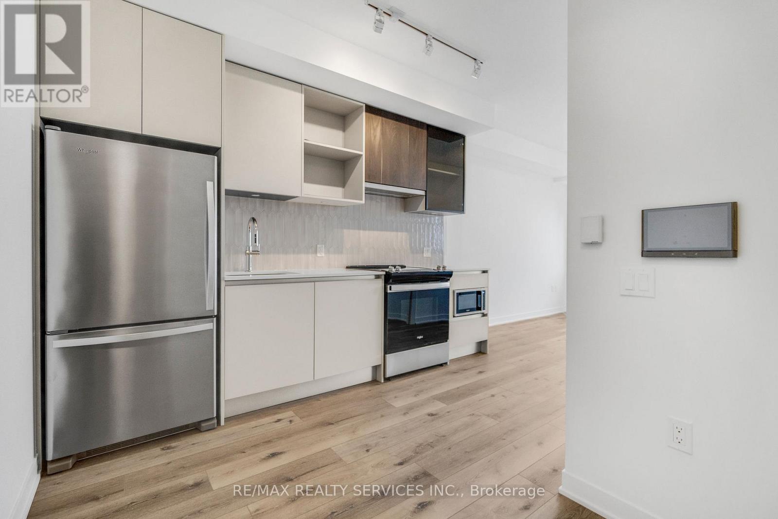 628 - 395 Dundas Street W, Oakville, Ontario  L6M 5R8 - Photo 3 - W12587560