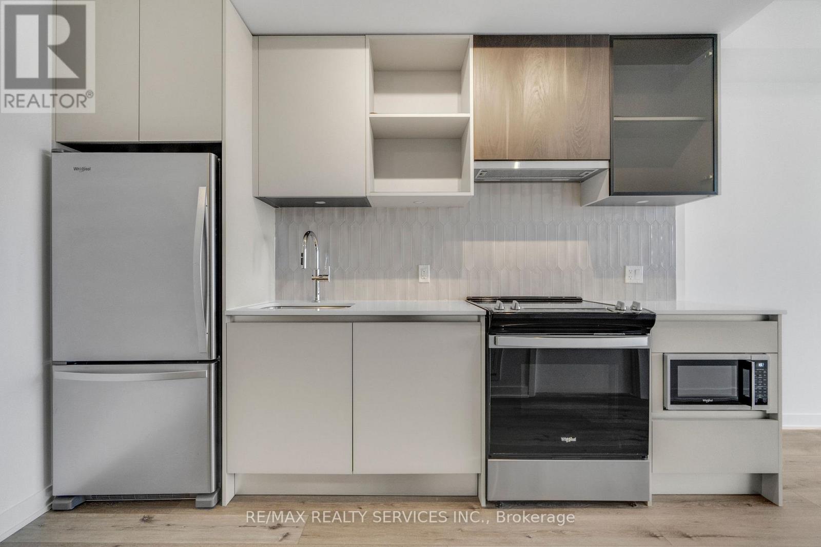 628 - 395 Dundas Street W, Oakville, Ontario  L6M 5R8 - Photo 5 - W12587560