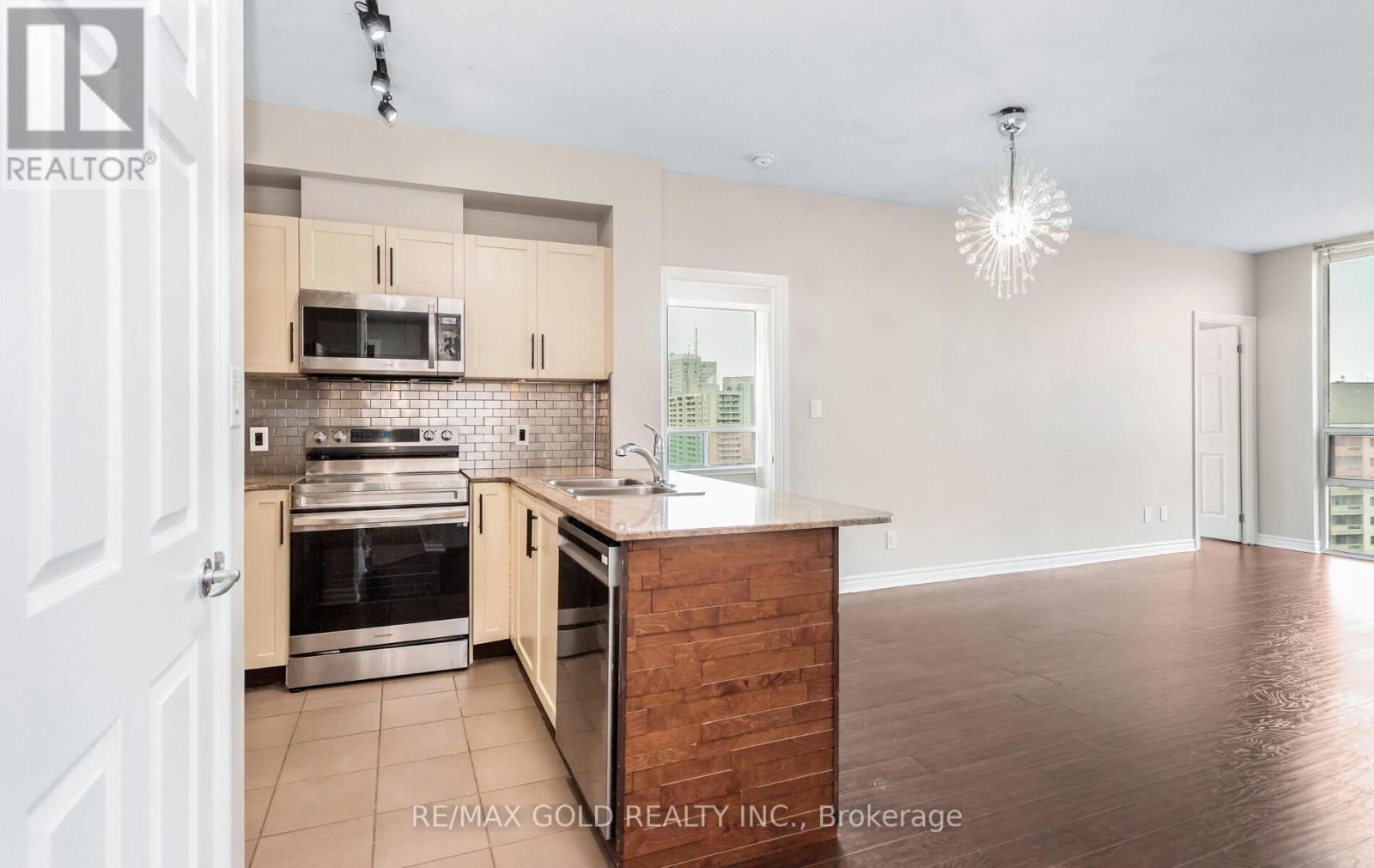 2109 - 3504 Hurontario Street, Mississauga, Ontario  L5B 0B9 - Photo 6 - W12587566