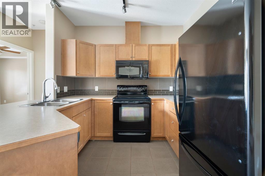 4214, 92 Crystal Shores Road, Okotoks, Alberta T1S 2N2 - Photo 12 - A2263113