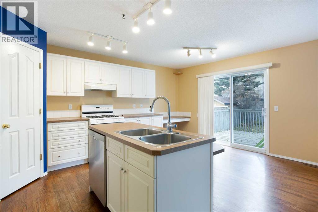 29 Spring Crescent Sw, Calgary, Alberta  T3H 3V1 - Photo 7 - A2267356