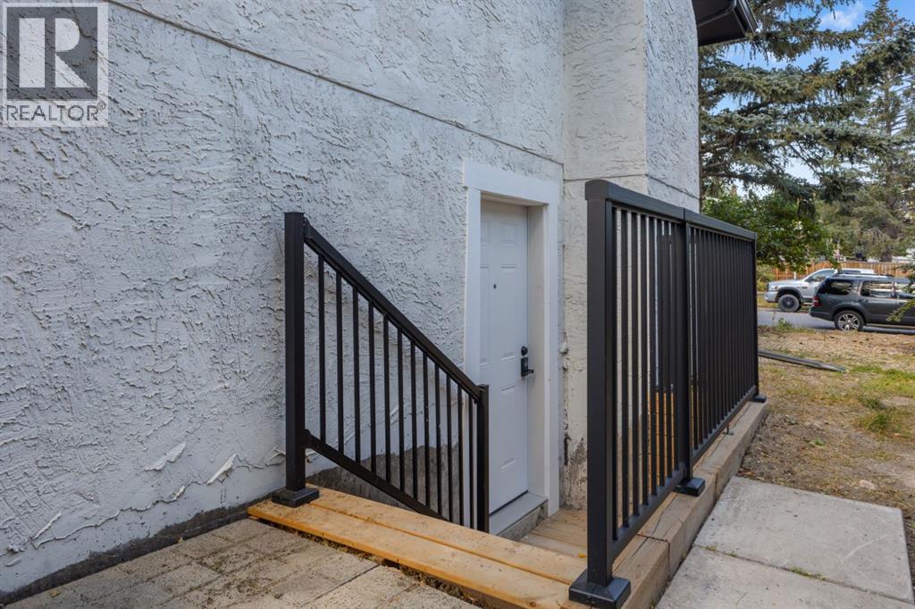 208 Cedarille Green Sw, Calgary, Alberta  T2W 2H4 - Photo 27 - A2270895