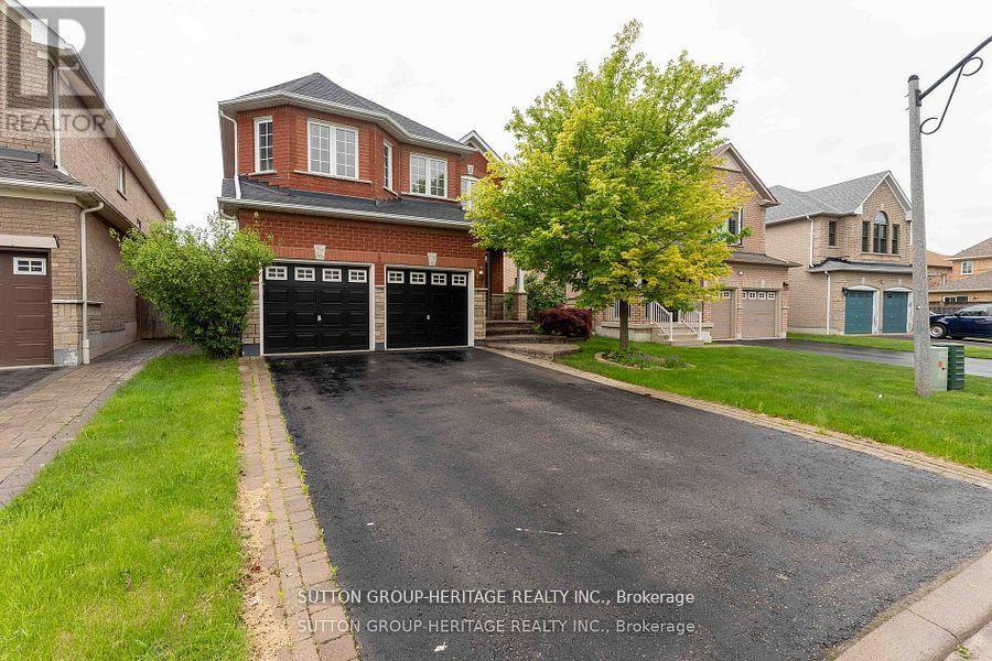 34 BALL CRESCENT, Whitby, Ontario