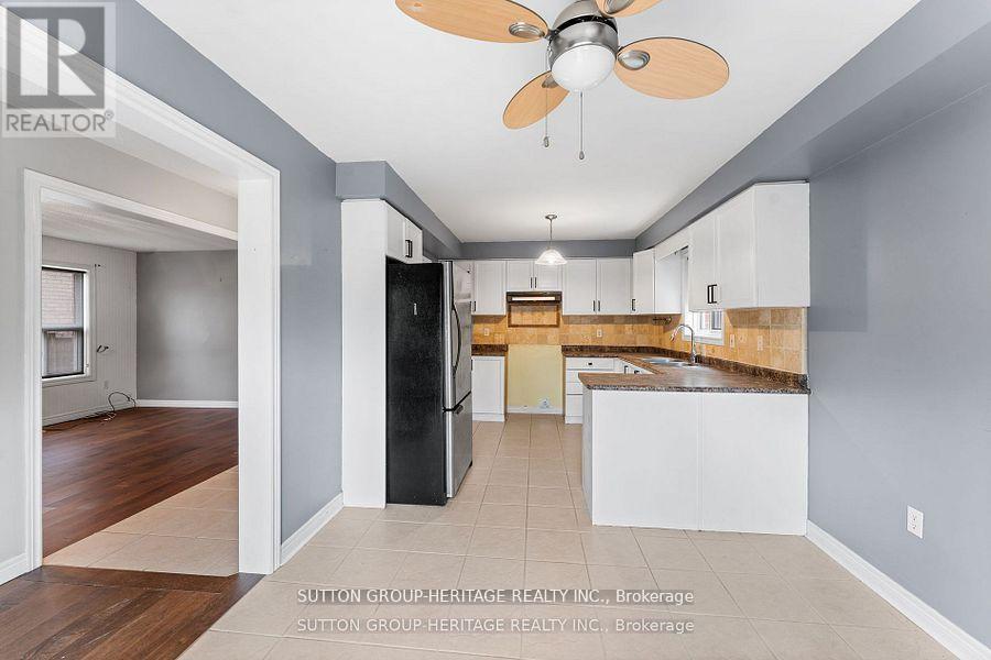 34 Ball Crescent, Whitby, Ontario  L1P 1W6 - Photo 11 - E12587600