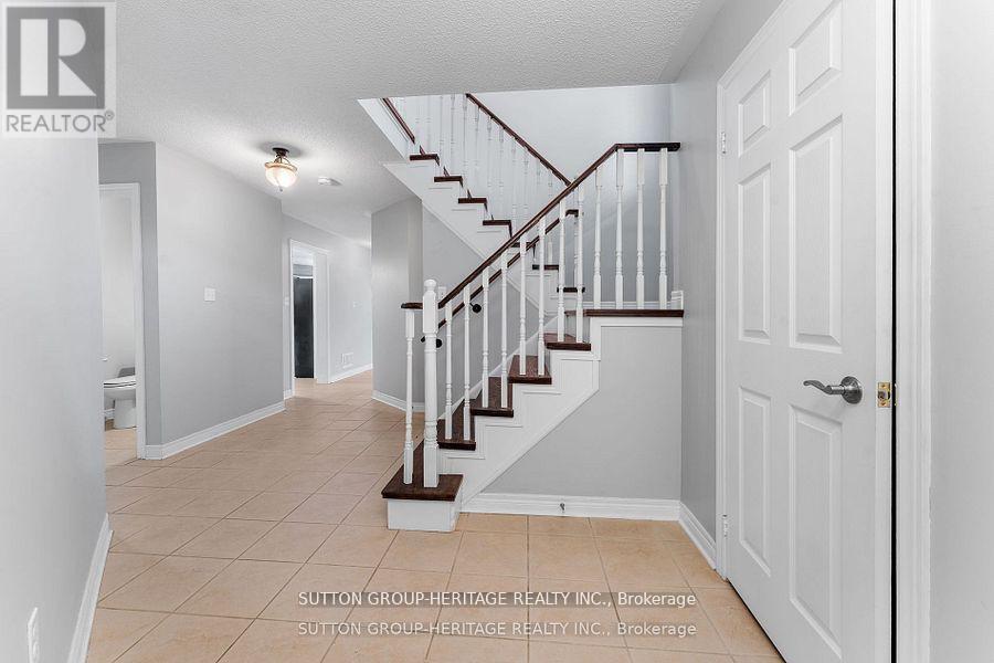 34 Ball Crescent, Whitby, Ontario  L1P 1W6 - Photo 5 - E12587600