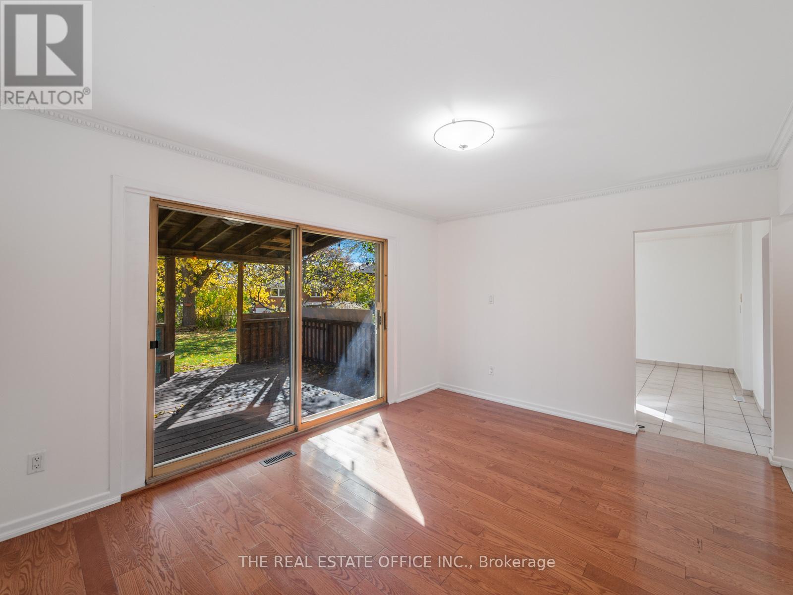 11 Dunsdale Square, Toronto, Ontario  M1S 2L7 - Photo 12 - E12587612