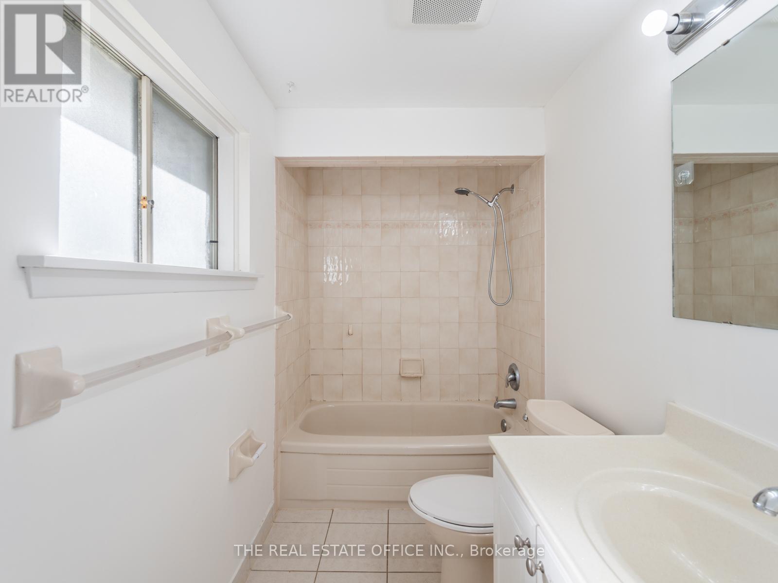 11 Dunsdale Square, Toronto, Ontario  M1S 2L7 - Photo 19 - E12587612