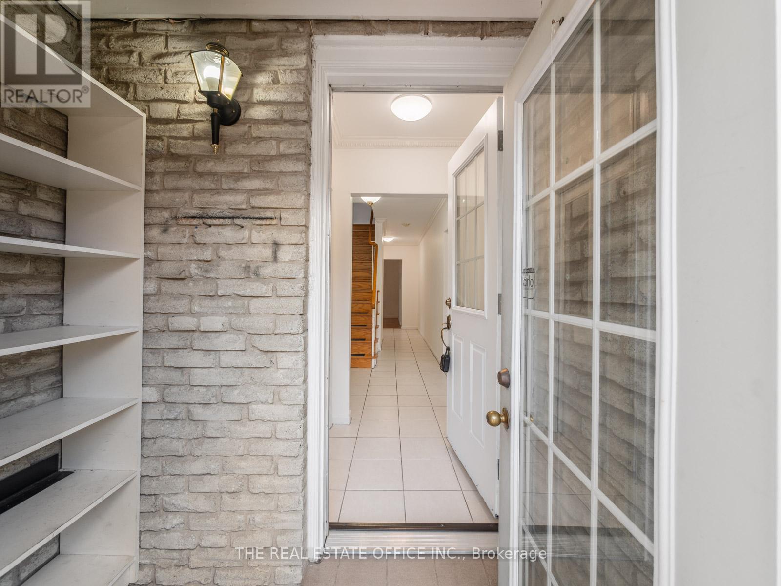 11 Dunsdale Square, Toronto, Ontario  M1S 2L7 - Photo 2 - E12587612