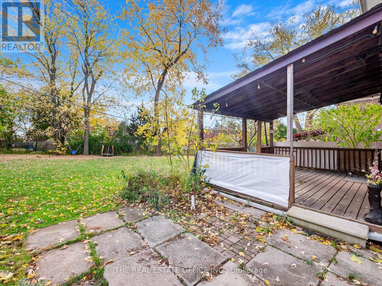 11 Dunsdale Square, Toronto, Ontario  M1S 2L7 - Photo 39 - E12587612