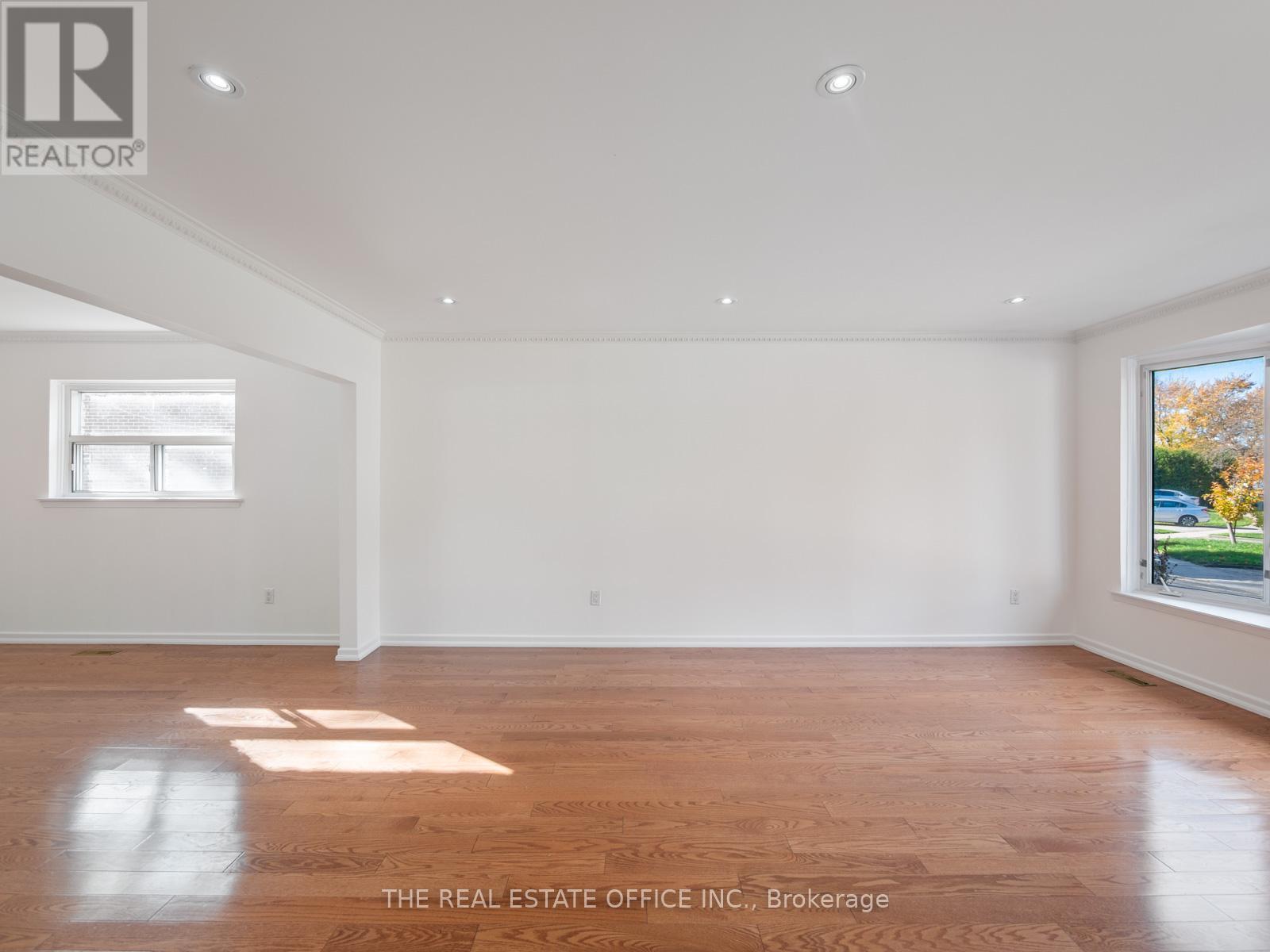 11 Dunsdale Square, Toronto, Ontario  M1S 2L7 - Photo 5 - E12587612