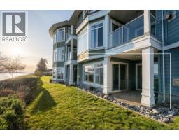 102 5470 INLET AVENUE, Sechelt, British Columbia