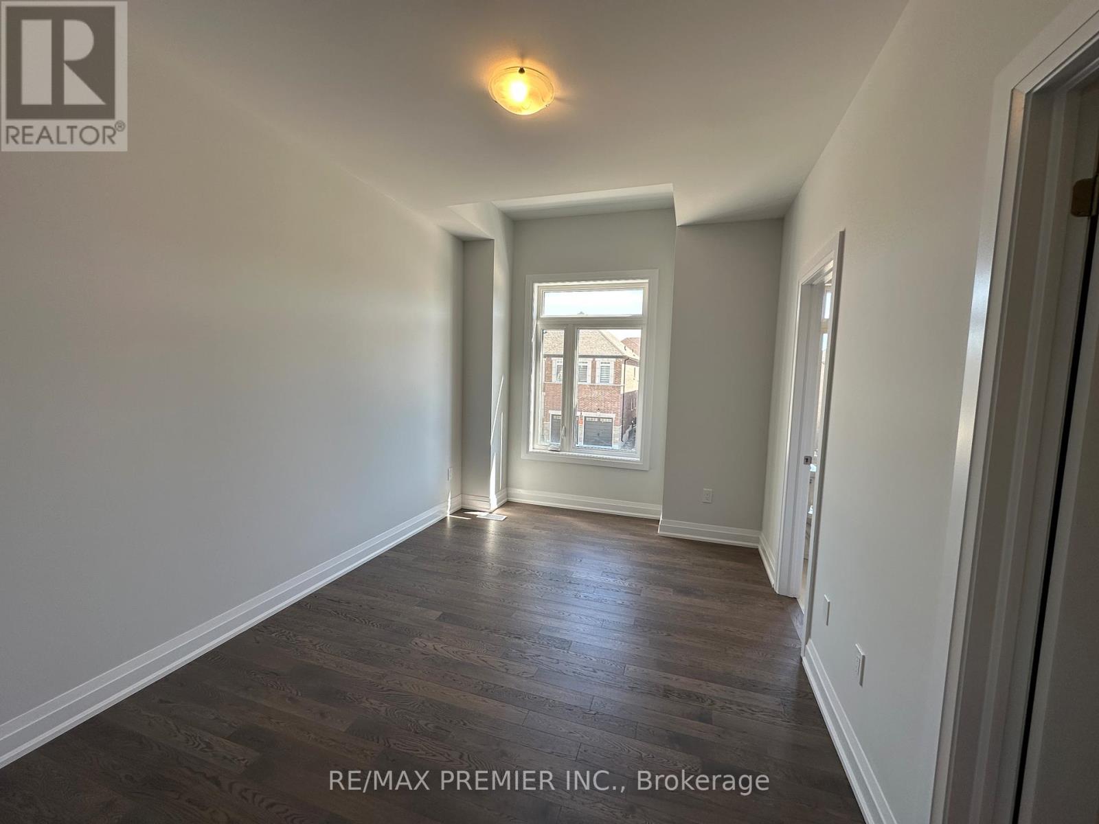 6 La Reine Avenue, Richmond Hill, Ontario  L4E 1N7 - Photo 18 - N12408126