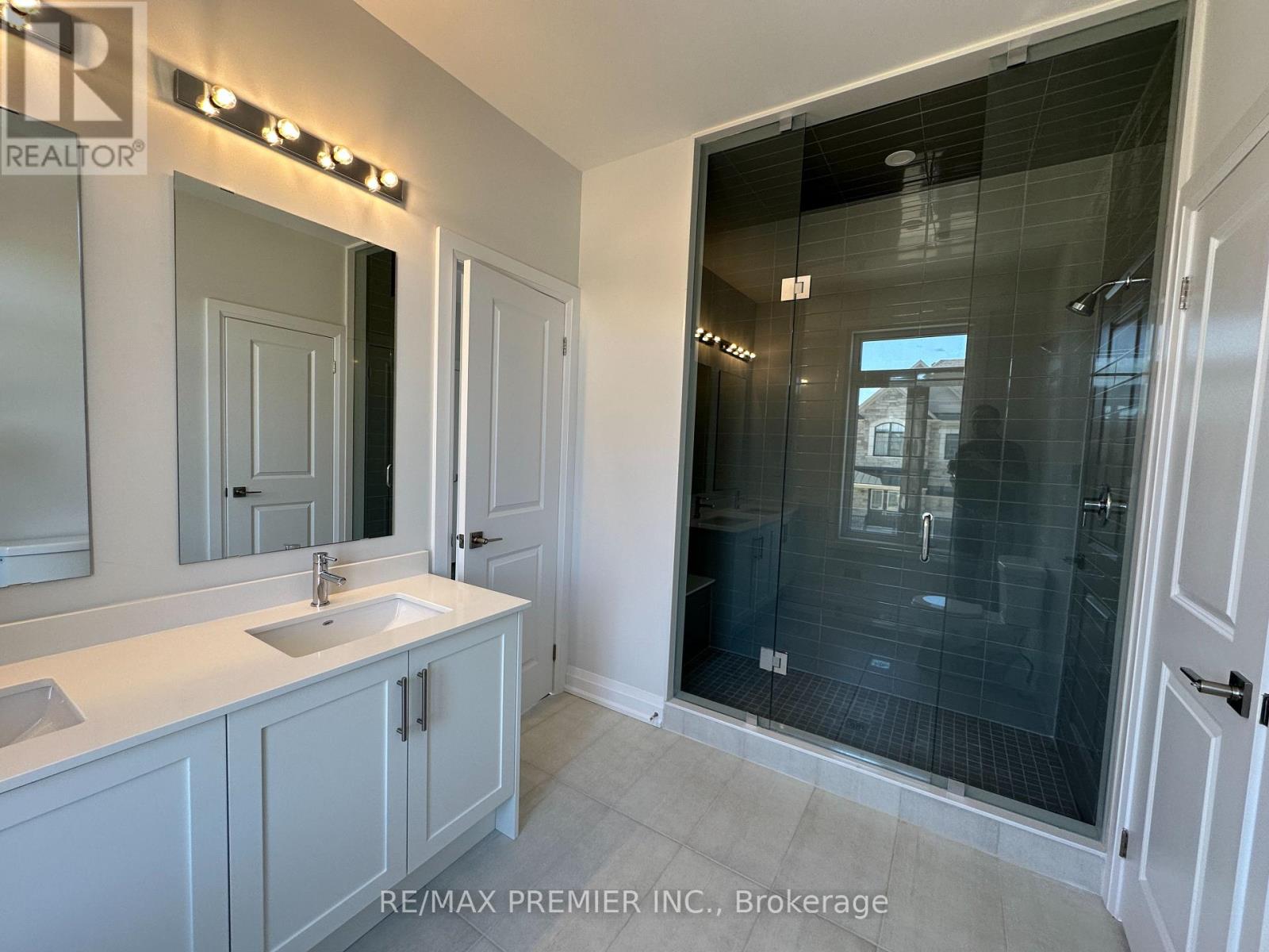 6 La Reine Avenue, Richmond Hill, Ontario  L4E 1N7 - Photo 15 - N12408126