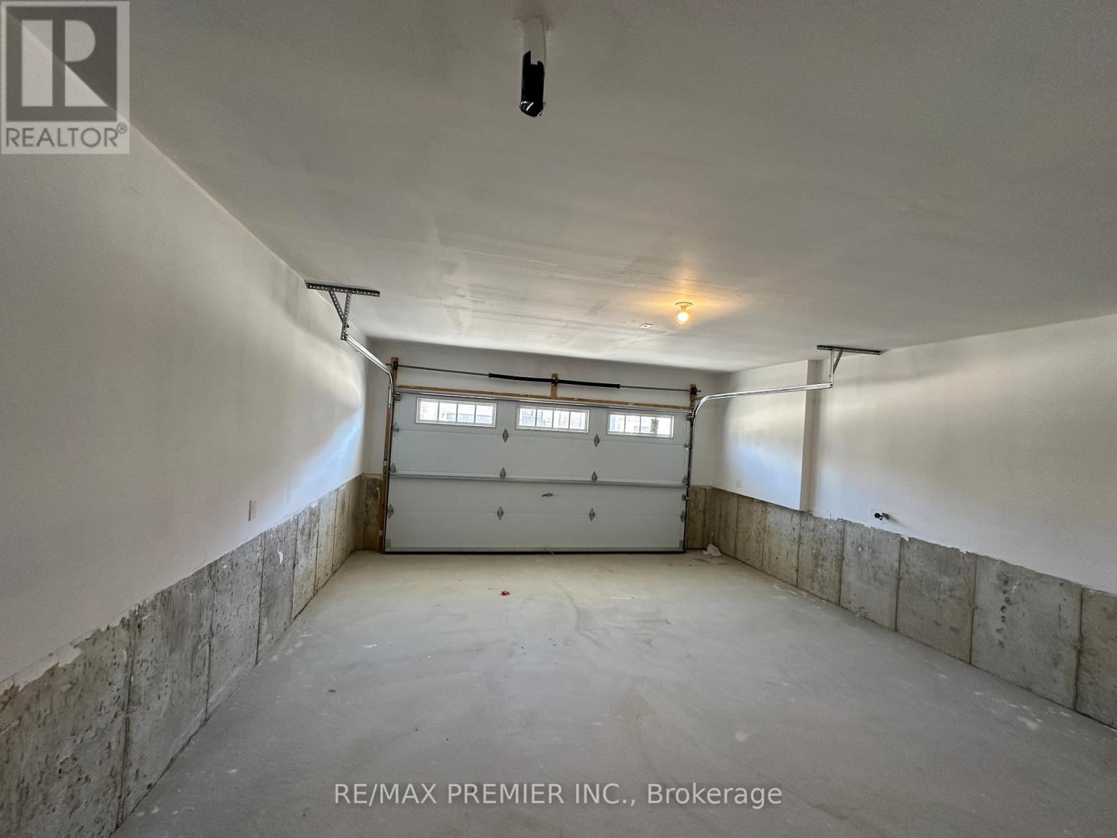 6 La Reine Avenue, Richmond Hill, Ontario  L4E 1N7 - Photo 31 - N12408126