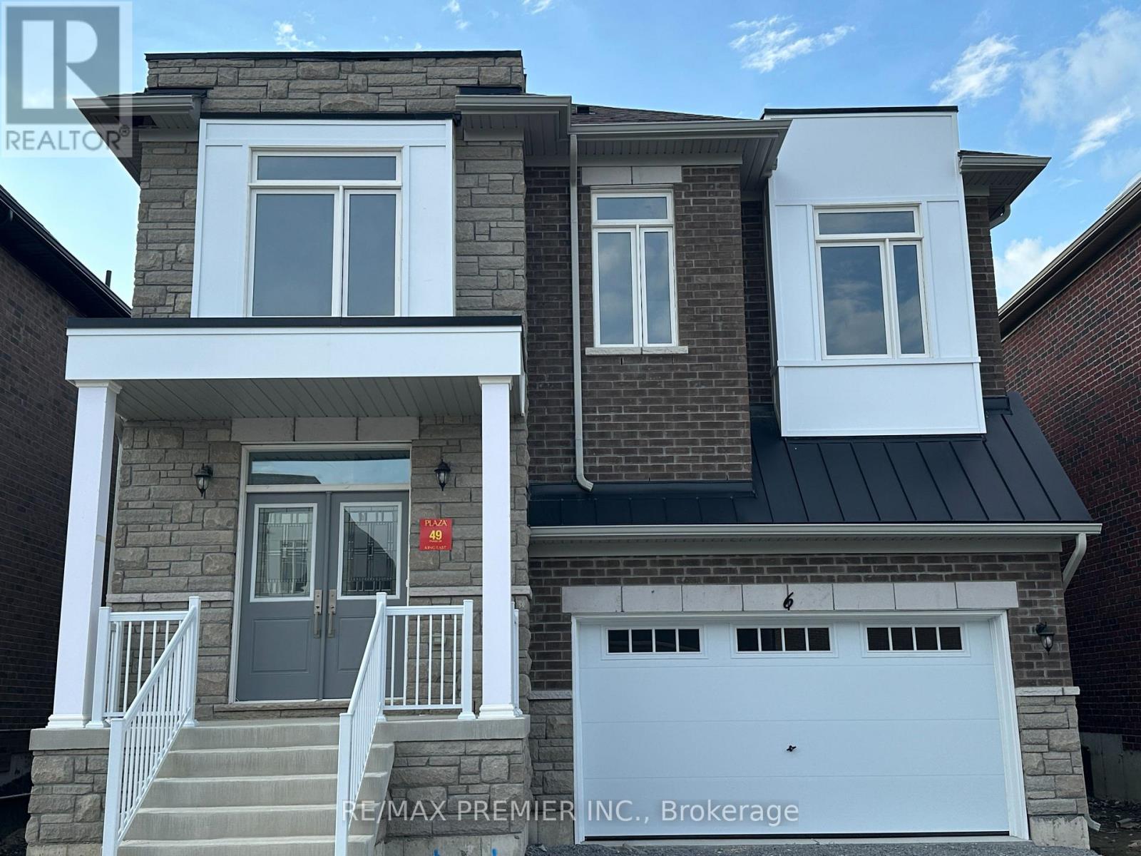 6 La Reine Avenue, Richmond Hill, Ontario  L4E 1N7 - Photo 2 - N12408126
