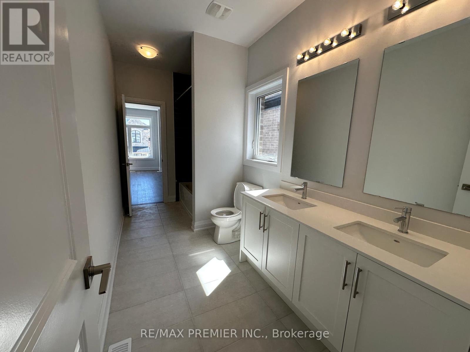 6 La Reine Avenue, Richmond Hill, Ontario  L4E 1N7 - Photo 28 - N12408126