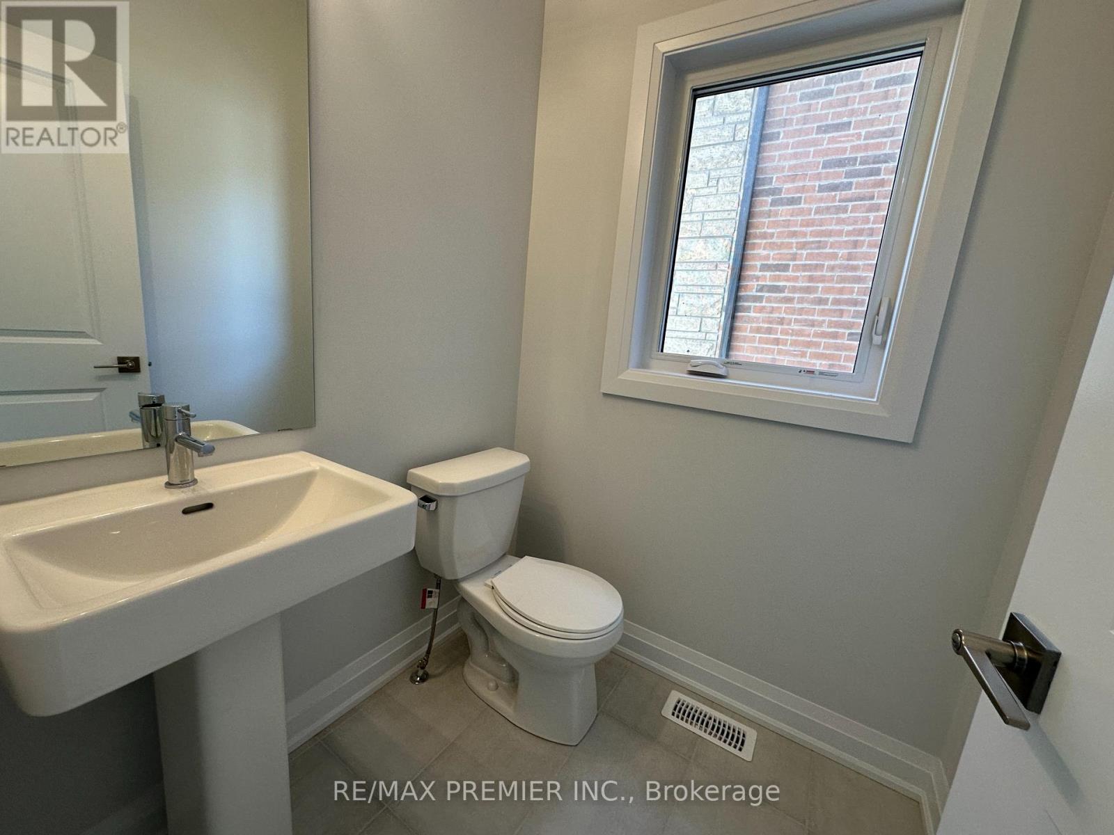 6 La Reine Avenue, Richmond Hill, Ontario  L4E 1N7 - Photo 26 - N12408126