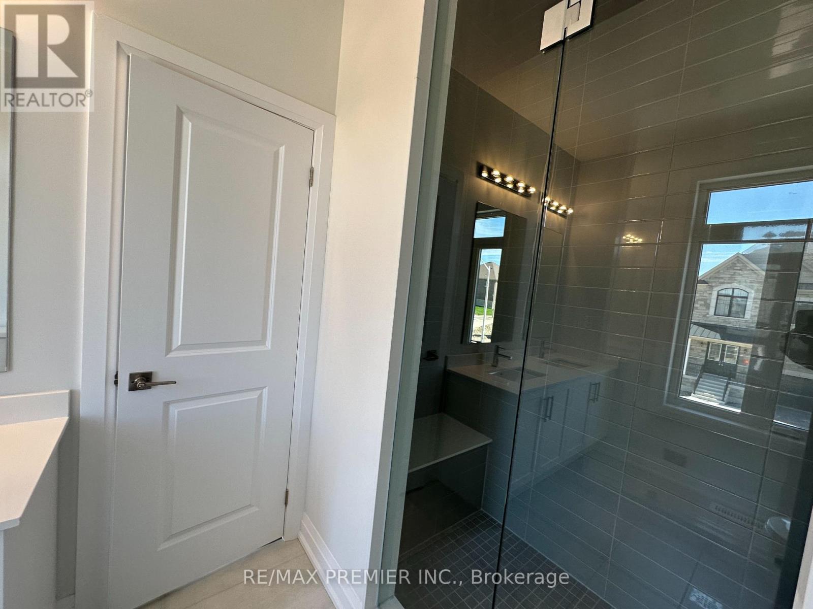 6 La Reine Avenue, Richmond Hill, Ontario  L4E 1N7 - Photo 17 - N12408126