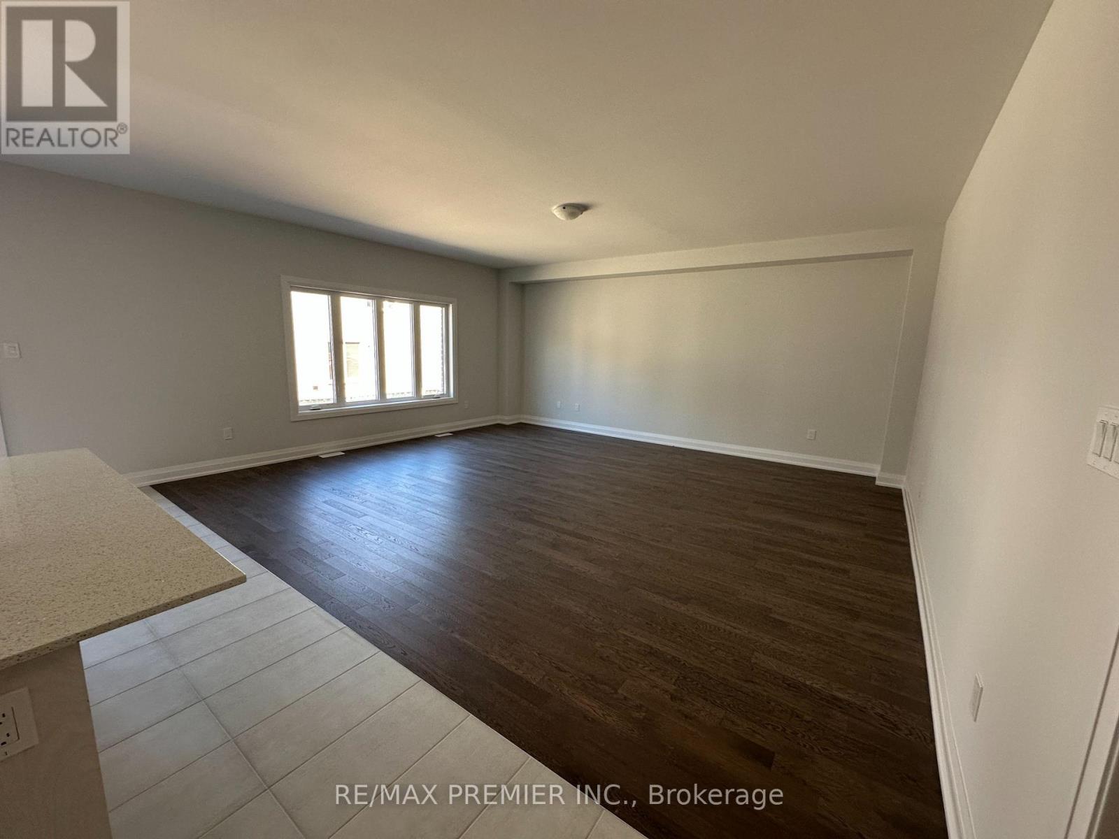 6 La Reine Avenue, Richmond Hill, Ontario  L4E 1N7 - Photo 8 - N12408126