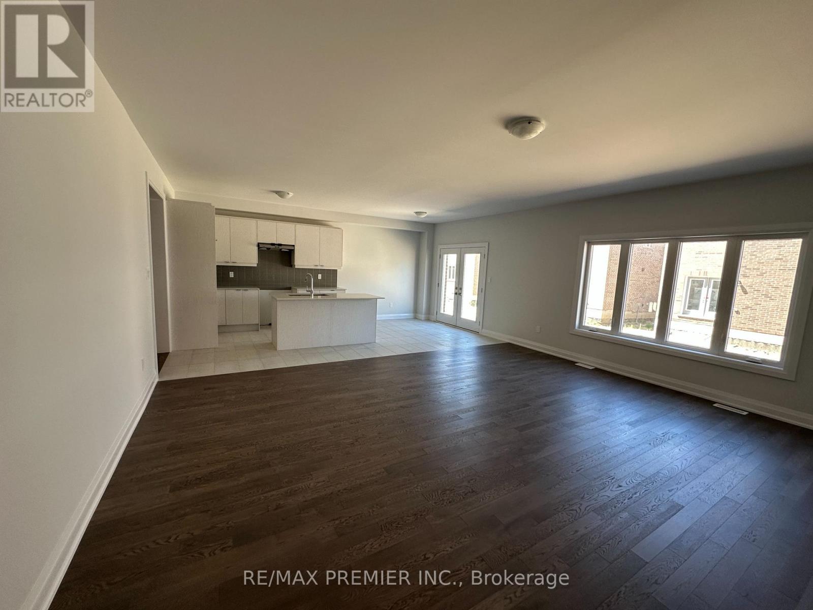 6 La Reine Avenue, Richmond Hill, Ontario  L4E 1N7 - Photo 6 - N12408126