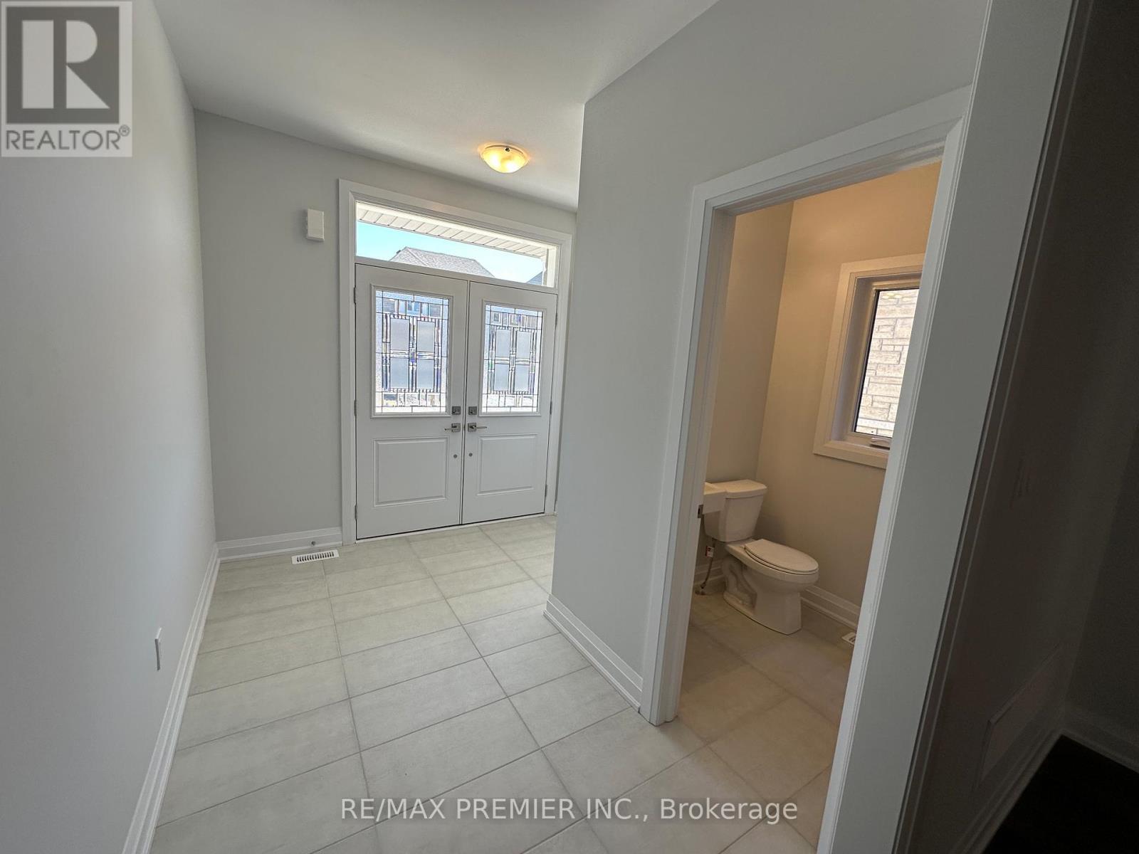 6 La Reine Avenue, Richmond Hill, Ontario  L4E 1N7 - Photo 27 - N12408126
