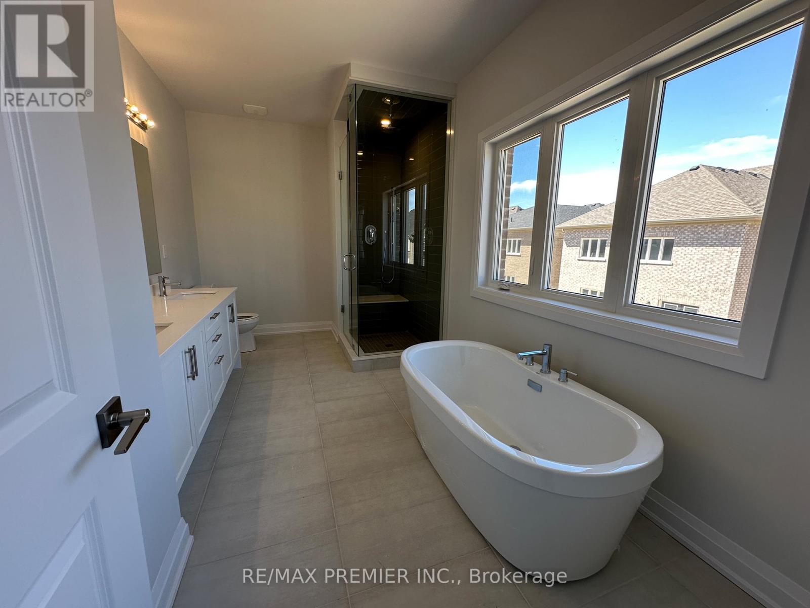 6 La Reine Avenue, Richmond Hill, Ontario  L4E 1N7 - Photo 21 - N12408126