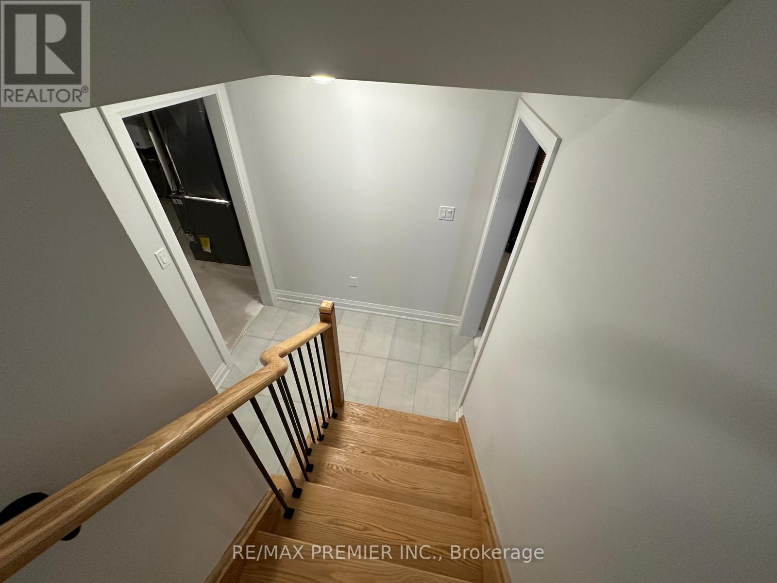 6 La Reine Avenue, Richmond Hill, Ontario  L4E 1N7 - Photo 25 - N12408126