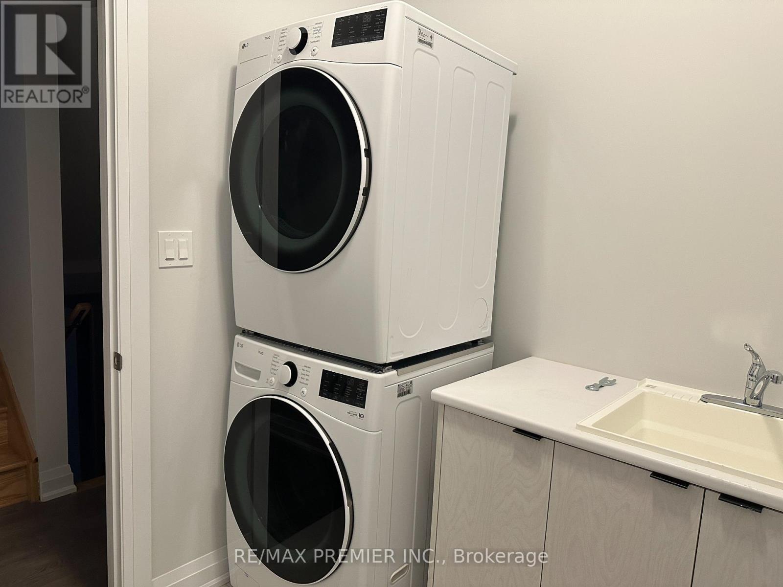 6 La Reine Avenue, Richmond Hill, Ontario  L4E 1N7 - Photo 30 - N12408126