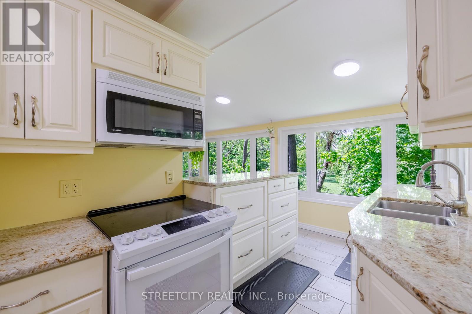 2 Grosvenor Street, London East, Ontario  N6A 1Y4 - Photo 12 - X12587726