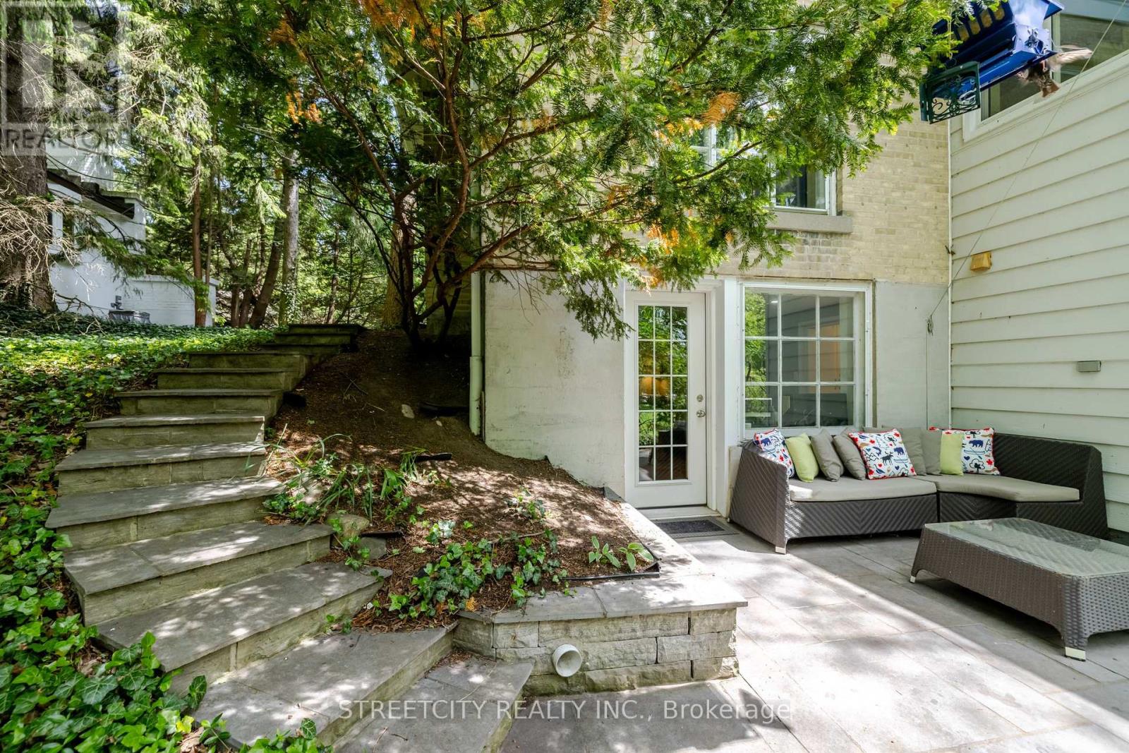 2 Grosvenor Street, London East, Ontario  N6A 1Y4 - Photo 34 - X12587726