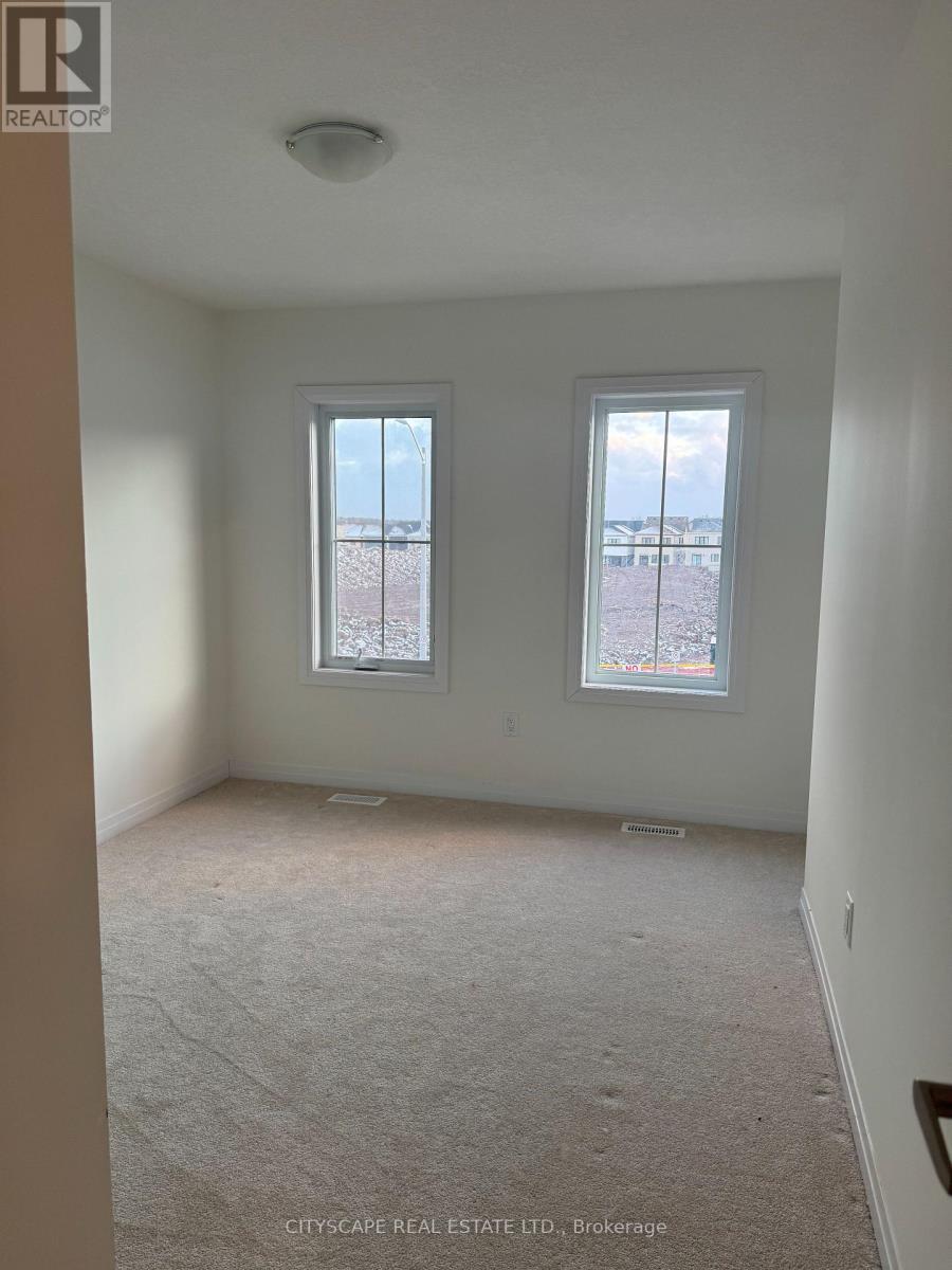 128 Varsity Drive, Welland, Ontario  L3B 0N3 - Photo 11 - X12586764