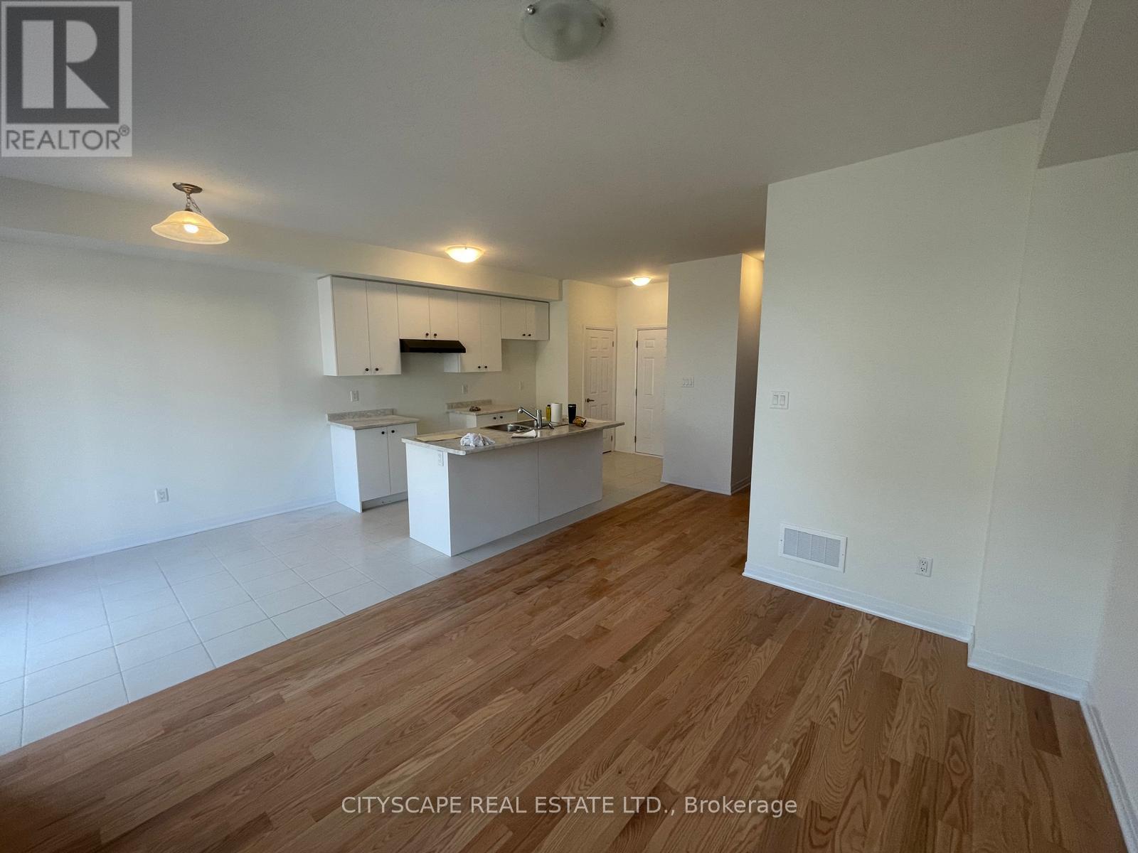 128 Varsity Drive, Welland, Ontario  L3B 0N3 - Photo 4 - X12586764